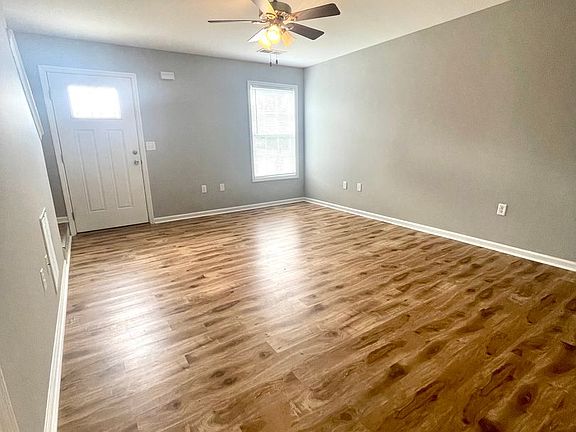 3rd image of 1009 Autumn Leaf Dr #3