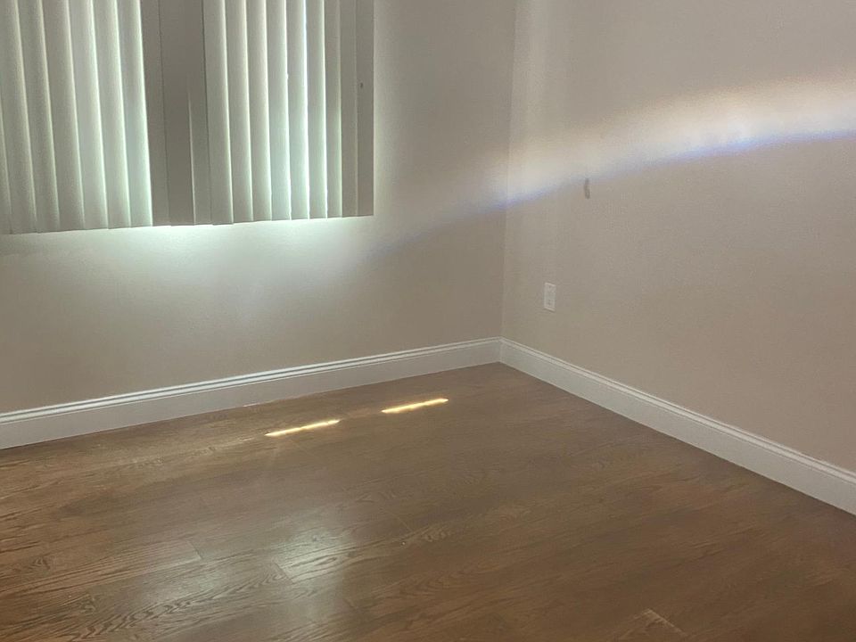 1st image of 14700 18th Ave Floor 1