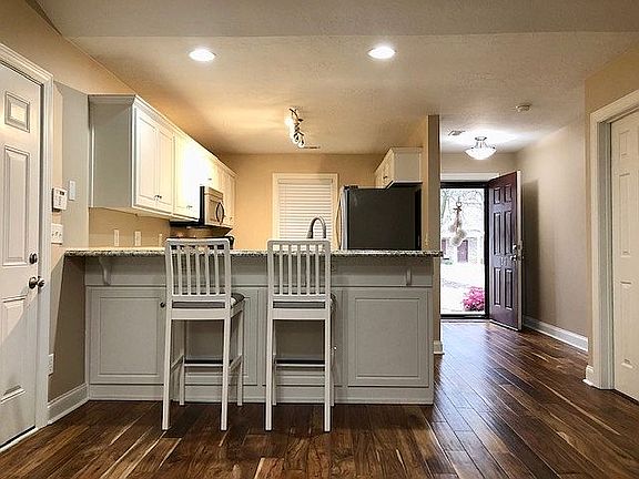 Large Breakfast Bar!