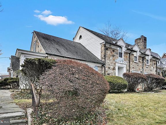 5th image of 100 Brookline Plz