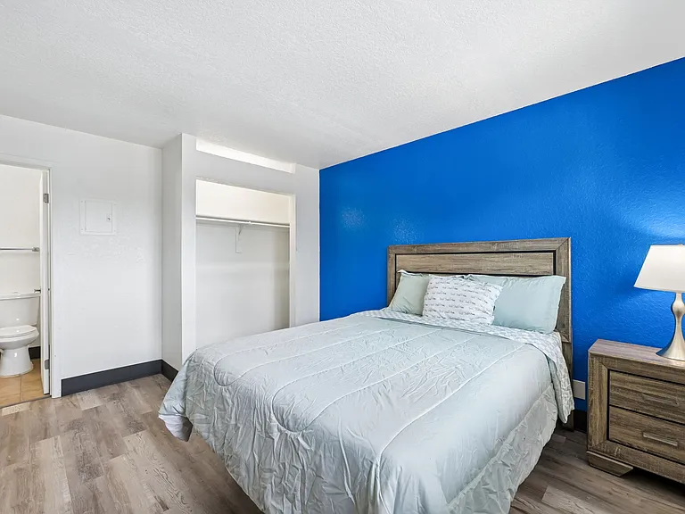 16410 North Fwy — Photo 43