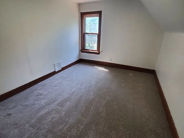 3416 W Walnut St — Photo 9