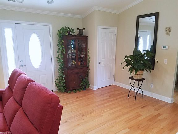 3rd image of 1085 Stafford Dr