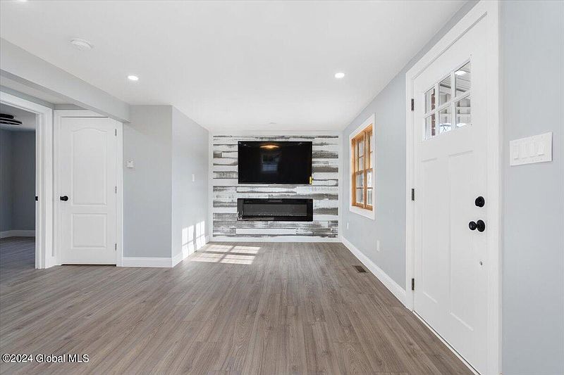 5th image of 217 Chiswell Road