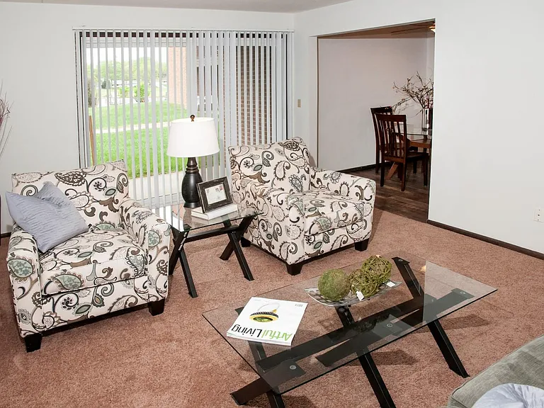 Continental Apartments — Photo 5