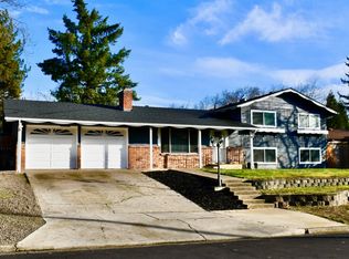 1913 Crestbrook Rd, Medford, OR 97504