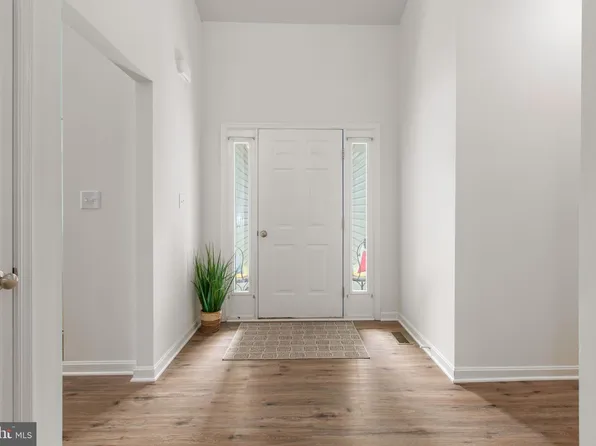 211 Meadow Ave, Colonial Beach, VA 22443