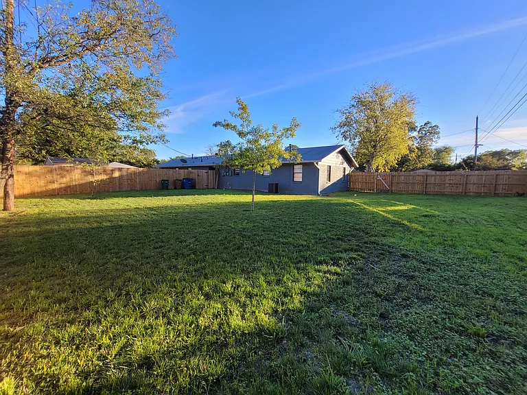 10700 Plains Trl #1 — Photo 20