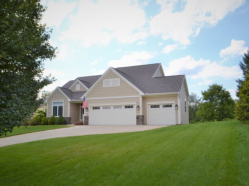 1st image of 10619 Country Club Dr