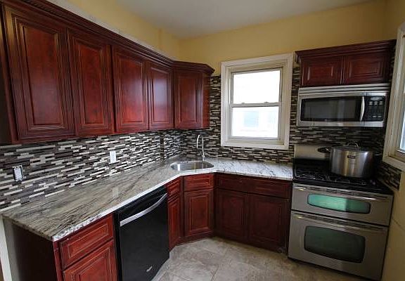 3rd image of 350 Hoyt Ave #2BD