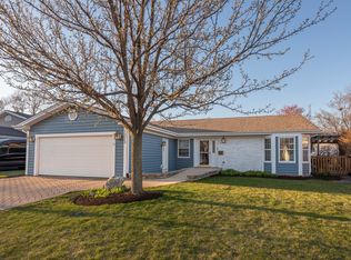 1518 W Suffield Ct, Arlington Heights, IL 60004