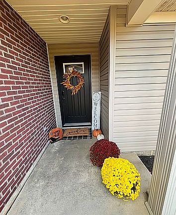 3rd image of 824 Groveview Ct