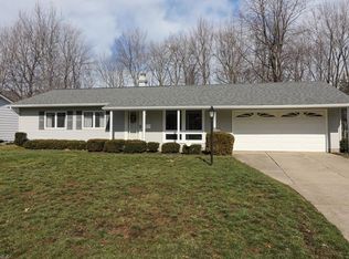 8221 Fairfax Dr, Mentor, OH 44060