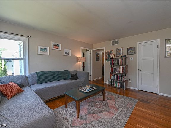 2nd image of 15000 Montrose Ave