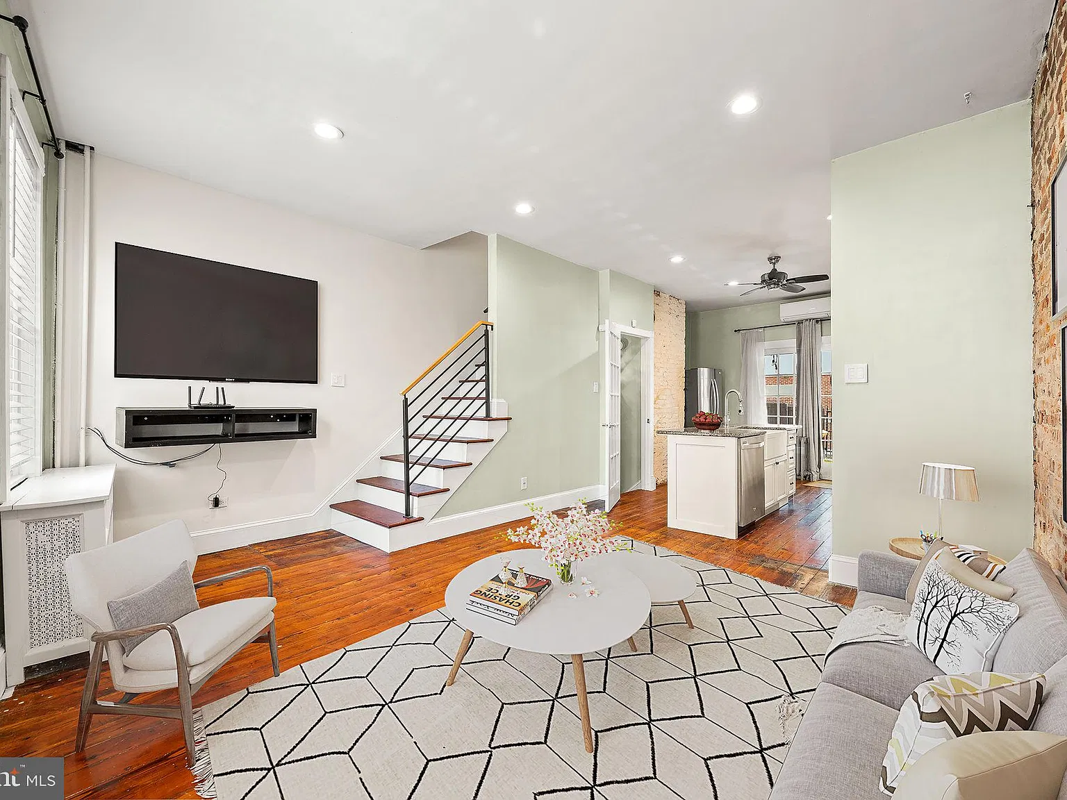 3 bed, 3.0 bath, 1613 sqft, $3,450 — Photo 3