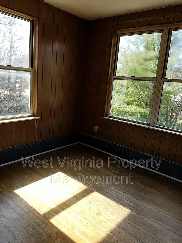 1 bed, 1.0 bath, $725 — Photo 2