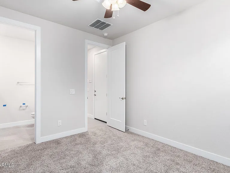 8526 S 69th Ln — Photo 25