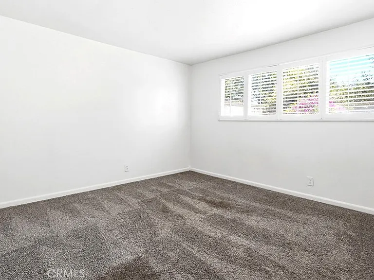 524 E Ghent St — Photo 17