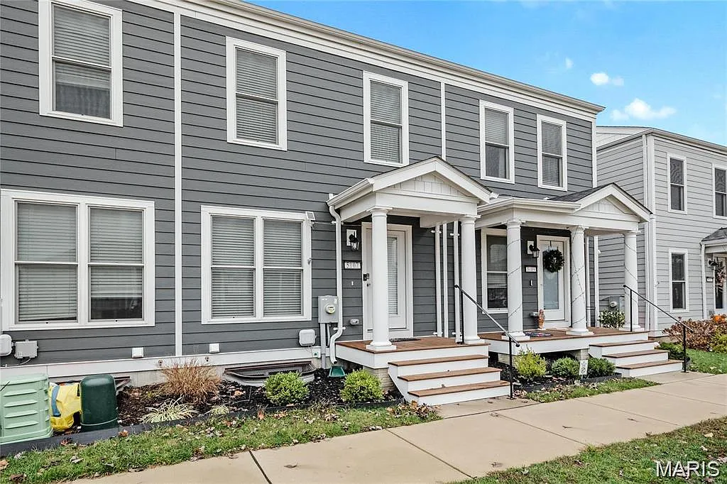 3 bed, 2.5 bath, 1380 sqft, $2,300 — Photo 1