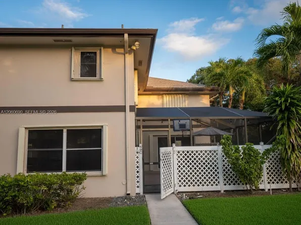 49 Essex Ct APT C, Royal Palm Beach, FL 33411