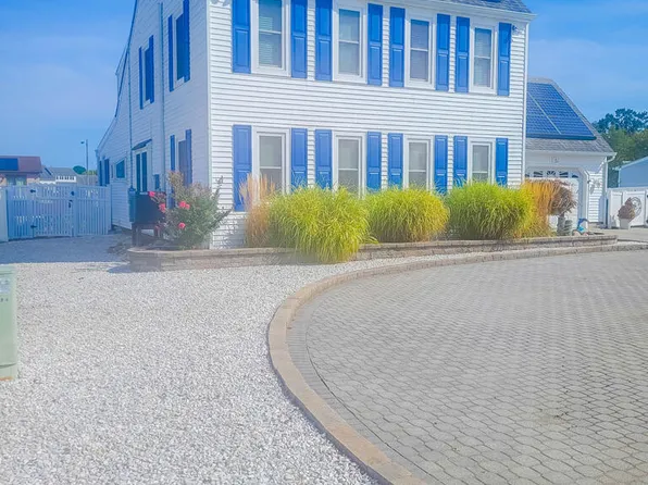 25 Aspen Lane, Manahawkin, NJ 08050