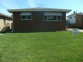 1371 Superior Ave photo 1
