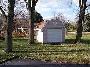 2nd image of 105 Manor Dr