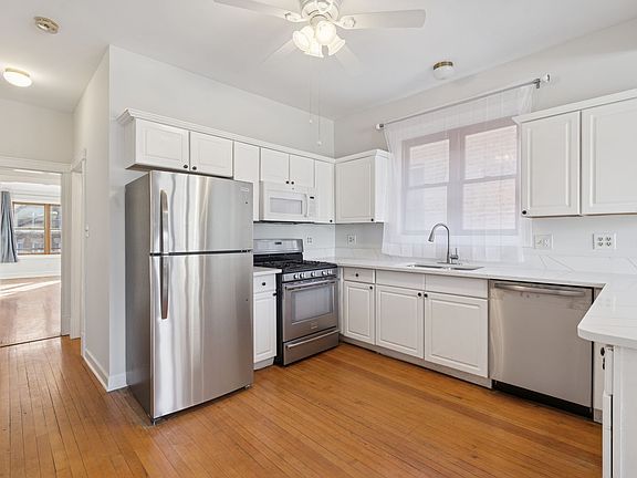 3rd image of 2332 W Superior St #2SBF