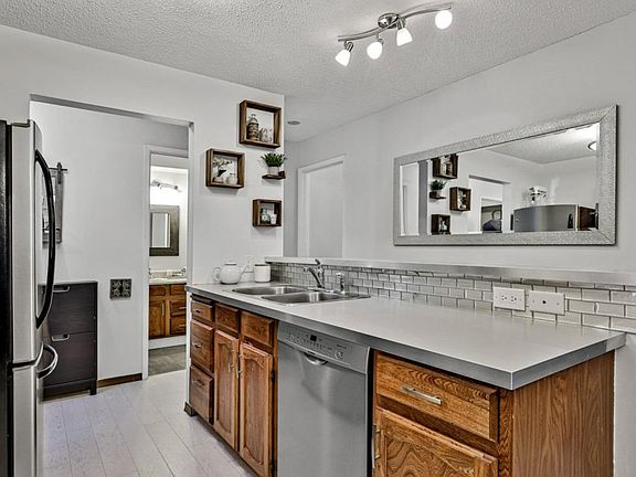 4th image of 404 S Wolf St #303