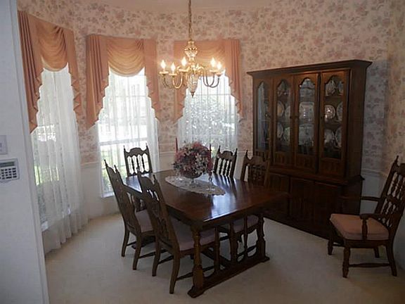 5th image of 1309 Primrose Ln