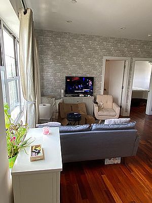3rd image of 648 Evergreen Ave #3