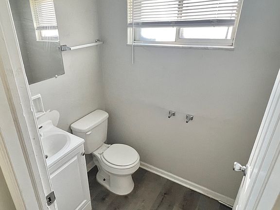 5th image of 1326 Greenbrook Dr