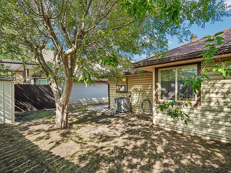 3806 Candlecrown Ct — Photo 35