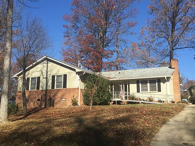 1st image of 401 Woodlake Dr