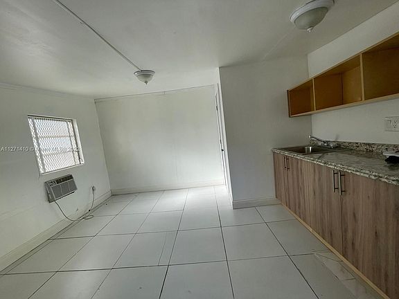 3rd image of 633 NW 15th Ave #5