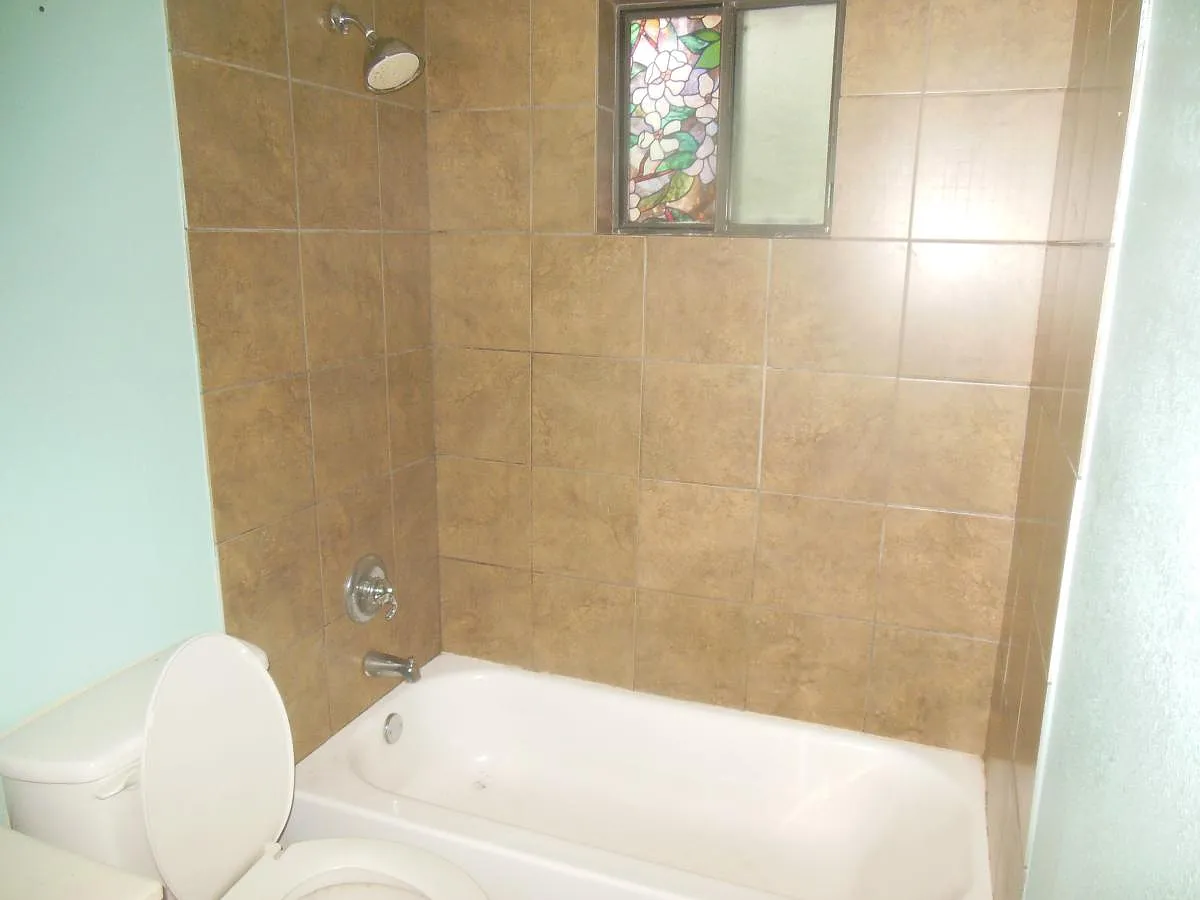 3 bed, 1.5 bath, 1200 sqft, $1,800 — Photo 3