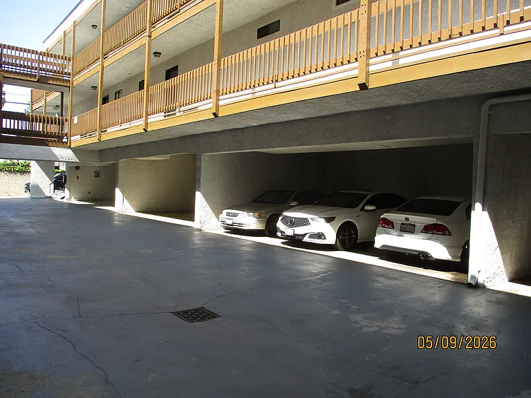 631 E Elk Ave #8 — Photo 12