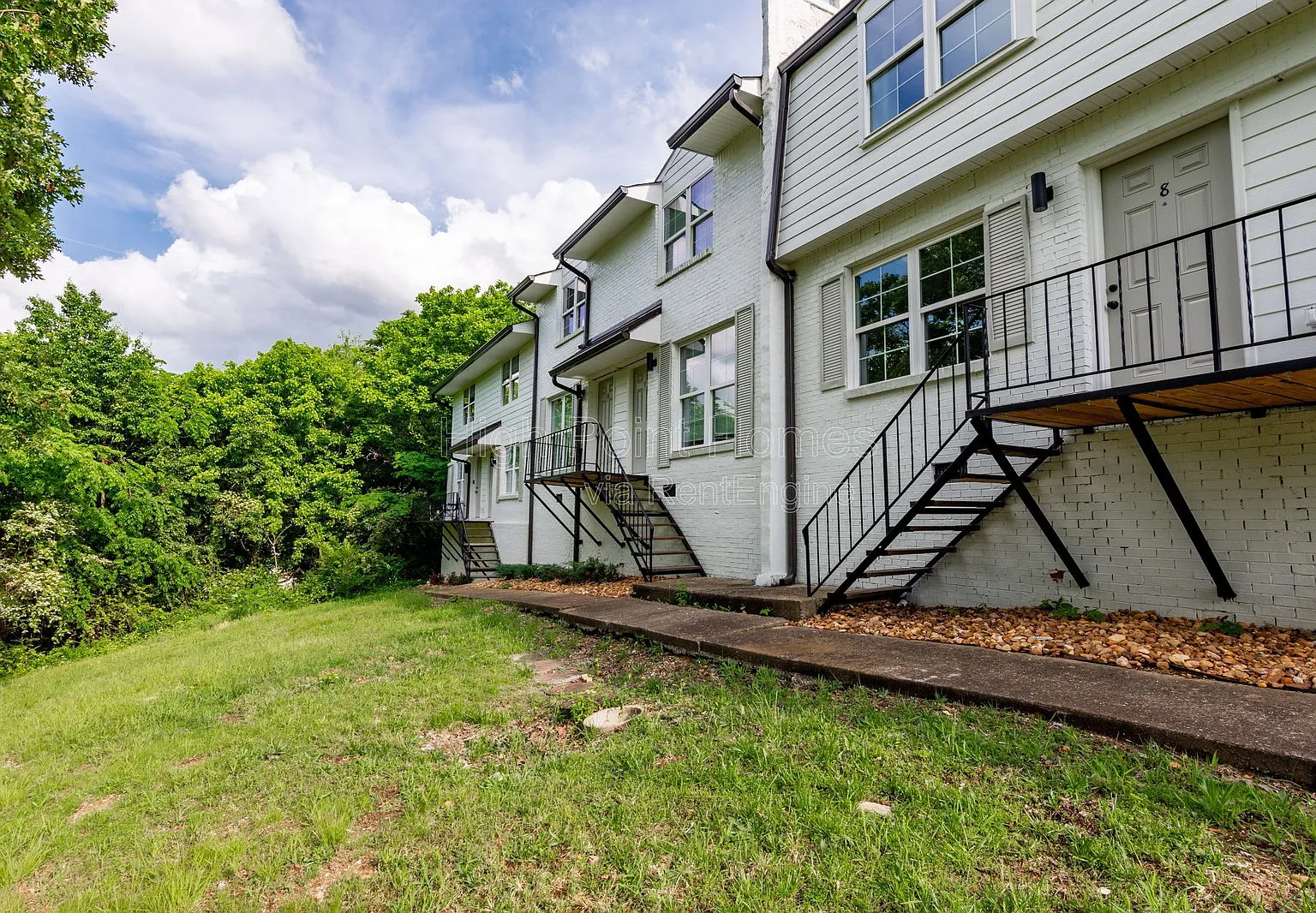 2 bed, 1.5 bath, 950 sqft, $1,199 — Photo 3