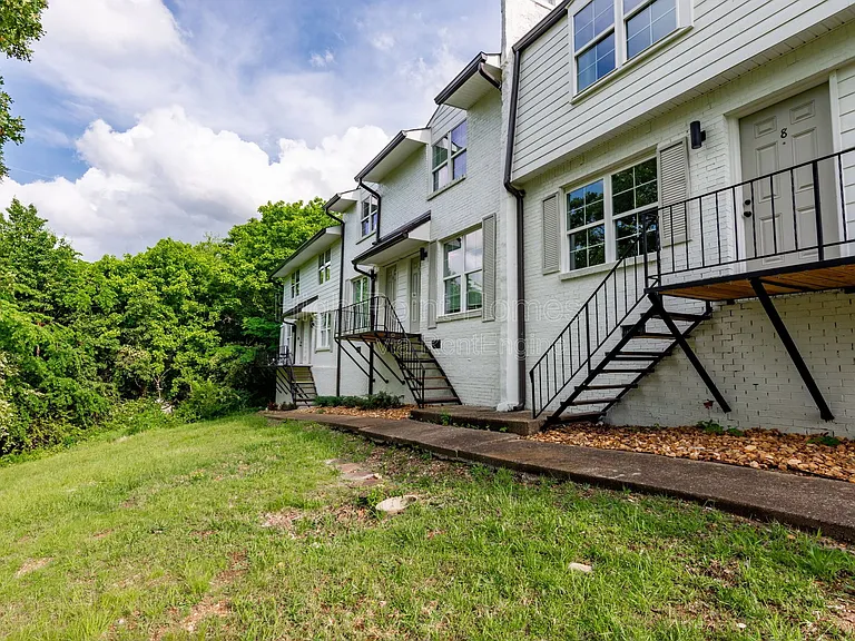 400 Gallery Ln #B-5 — Photo 3