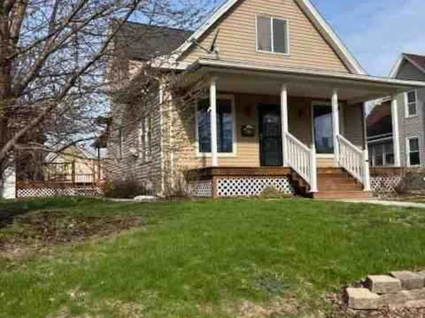 572 Clark St, Galesburg, IL 61401