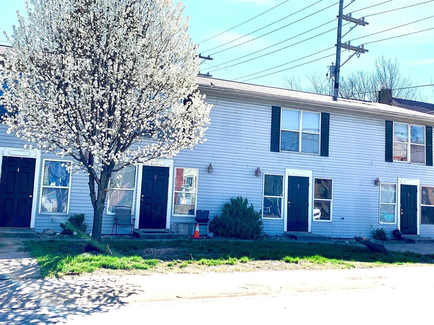 1425 S Walnut St — Photo 1