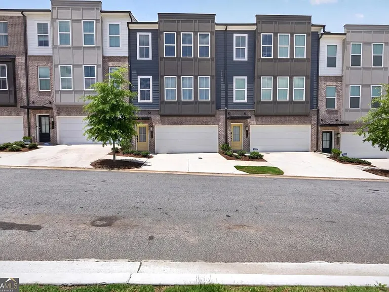 1445 Creekside Cir — Photo 4