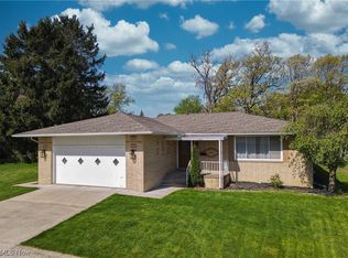 6282 Saint Francis Dr, Seven Hills, OH 44131