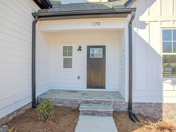 3rd image of 179 Lawrence Dr