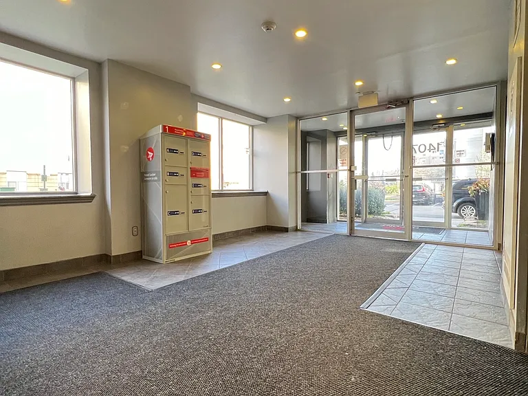 1401 Dupont St — Photo 12