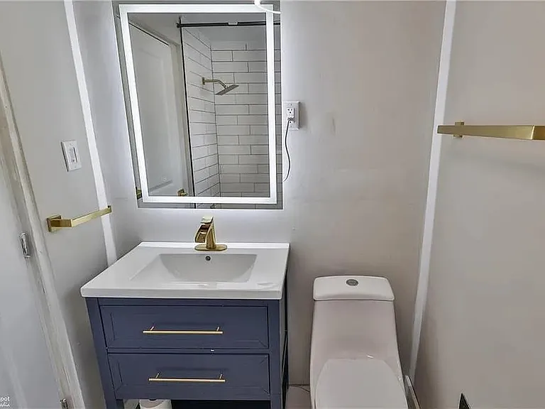 2nd Floor Bathroom