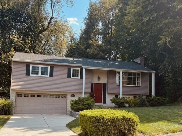 1310 Forrest Dr, New Cumberland, PA 17070