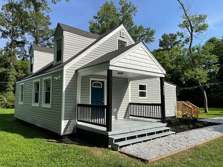 5800 Brighton Rd — Photo 1