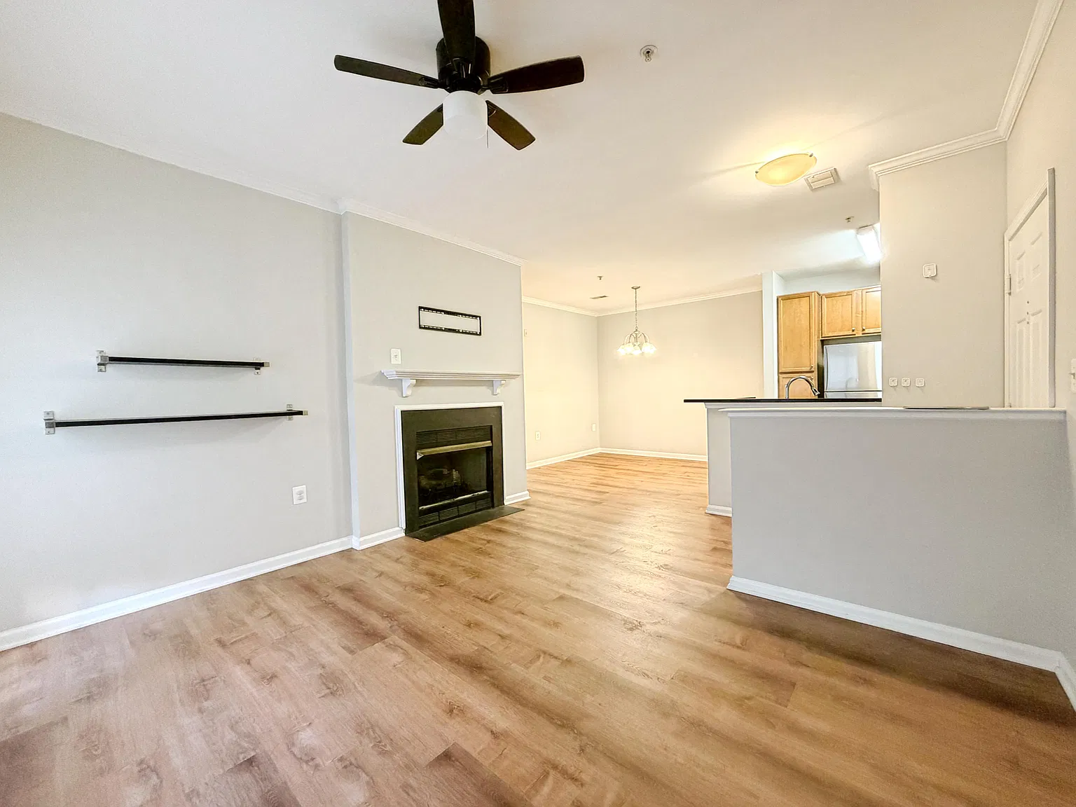 2 bed, 921 sqft, $2,150 — Photo 2