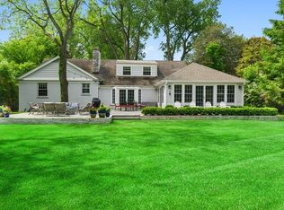 1287 Sunview Ln, Winnetka, IL 60093